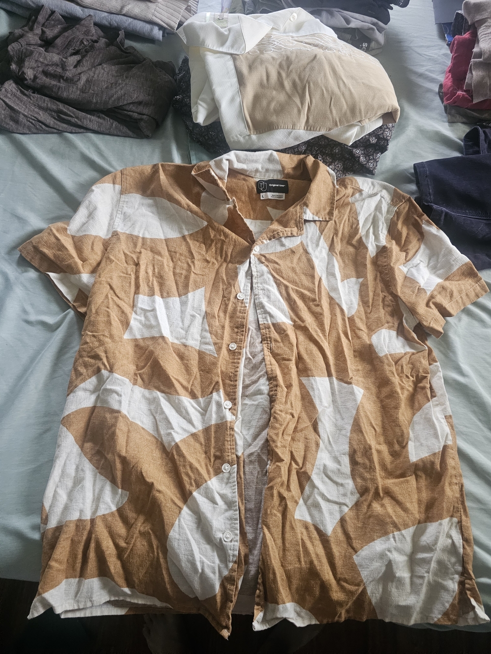 Original Use Men’s Short-Sleeve Button-Down Shirt — Tan & White